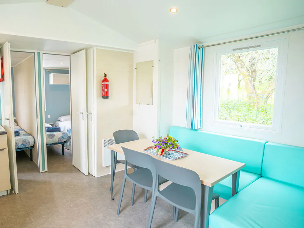 happy-premium-interier-dinning-area