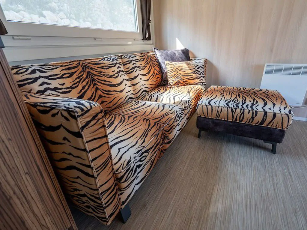 mobile-home-sunlodge-catalpa-interior-living-area