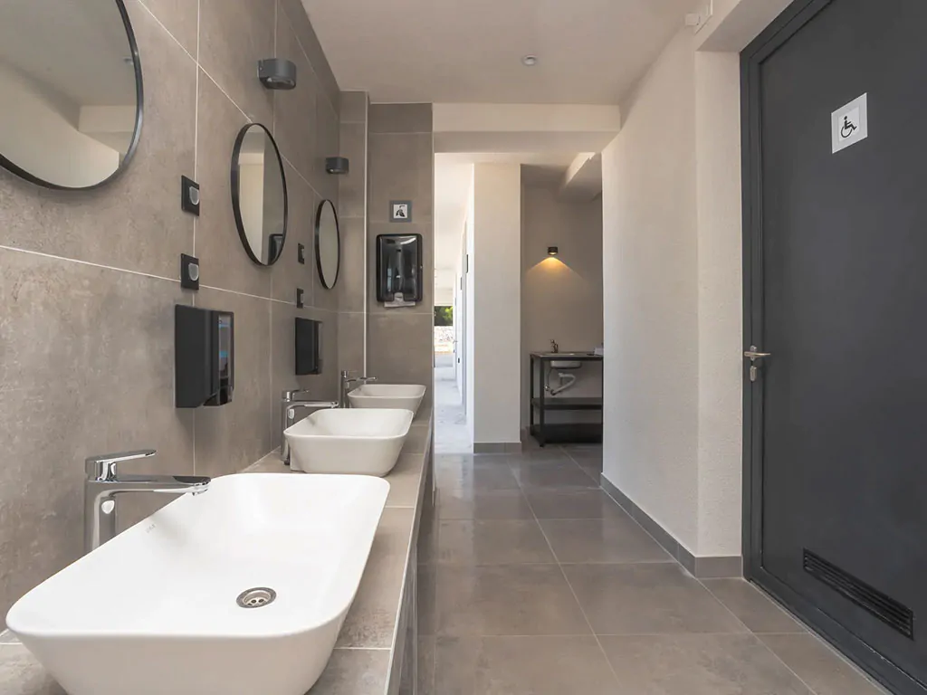 camping-resort-sibenik-bathroom-sinks-view-2