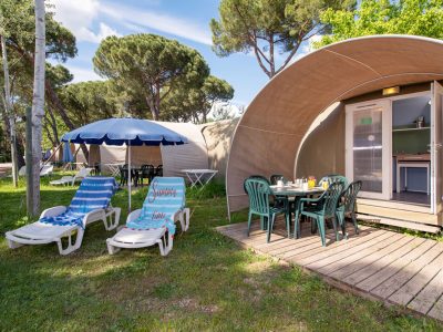 camping-village-punta-navaccia-glamping-tent-coco-tents-exterior-glamping-and-terrace-view