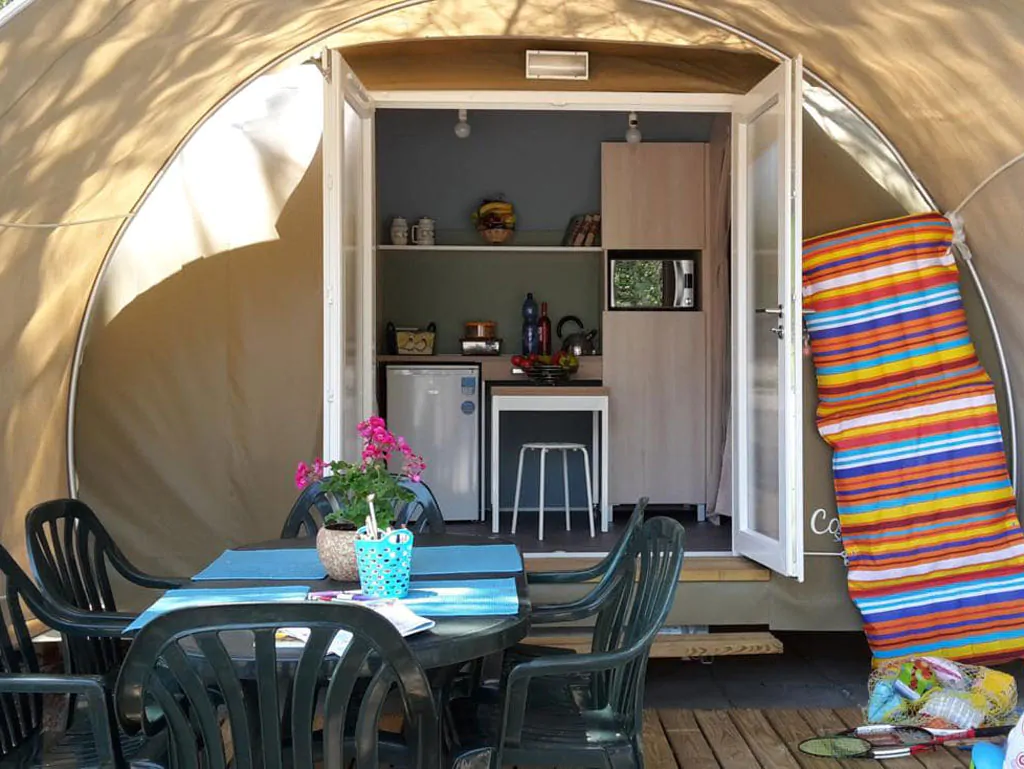 camping-village-punta-navaccia-glamping-tent-coco-tents-exterior-terrace