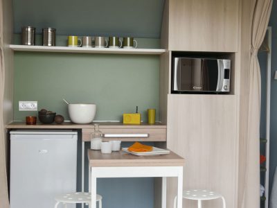 camping-village-punta-navaccia-glamping-tent-coco-tents-interior-kitchen-view