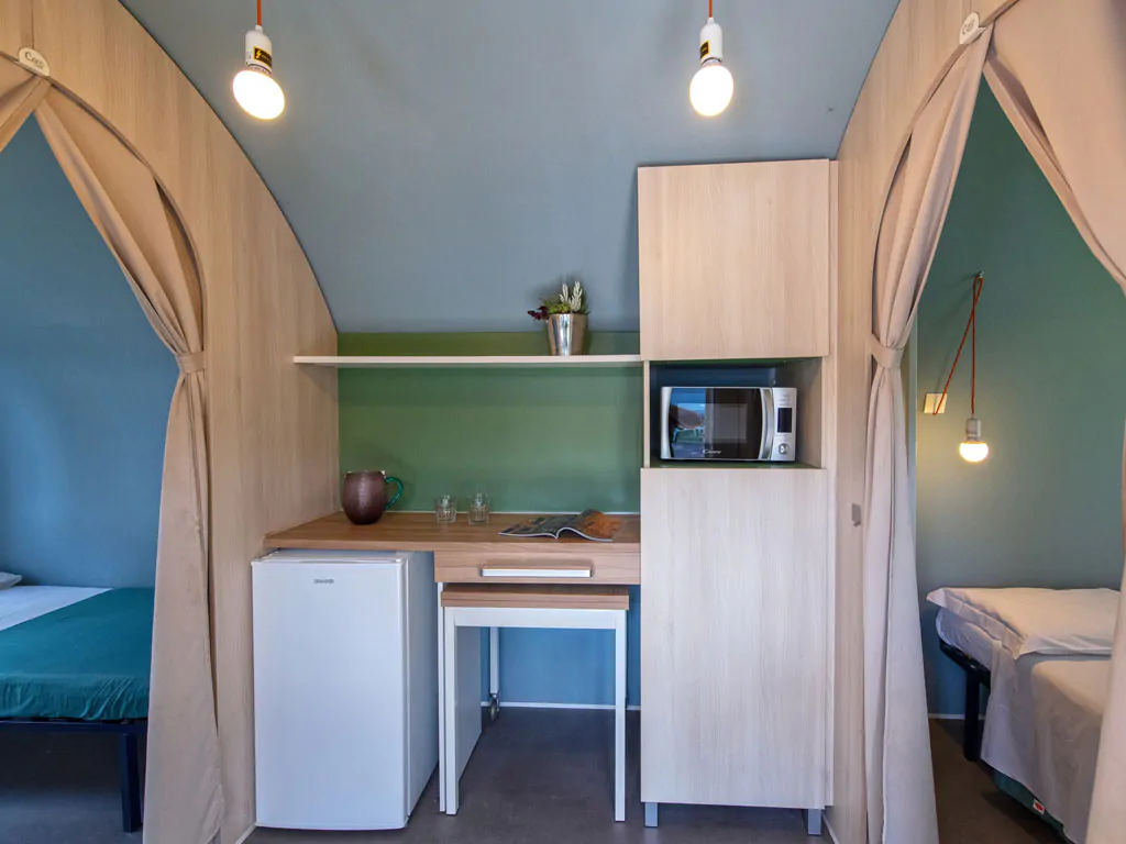 camping-village-punta-navaccia-glamping-tent-coco-tents-interior-kitchen