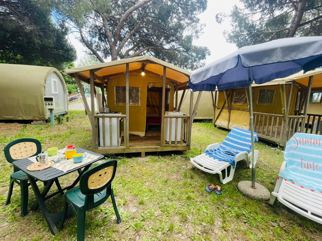 camping-village-punta-navaccia-glamping-tent-mini-glamping-exterior