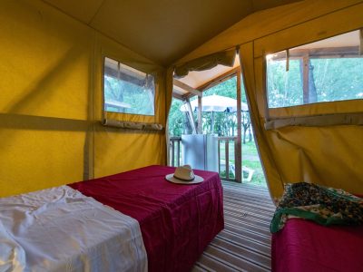 camping-village-punta-navaccia-glamping-tent-mini-glamping-interior-bedroom-single-beds