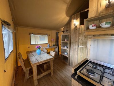 camping-village-punta-navaccia-glamping-tent-safari-lodge-tents-interior-kitchen-and-dining-area