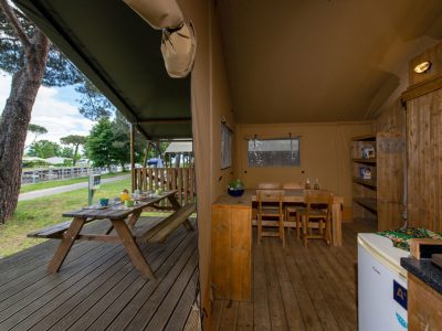 camping-village-punta-navaccia-glamping-tent-safari-lodge-tents-interior-kitchen-and-terrace-view
