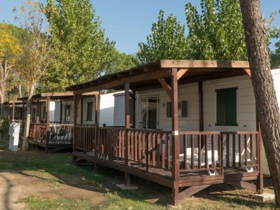 camping-village-punta-navaccia-mobile-home-deluxe-exterior-mobile-home-view