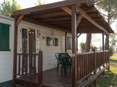 camping-village-punta-navaccia-mobile-home-deluxe-exterior-terrace