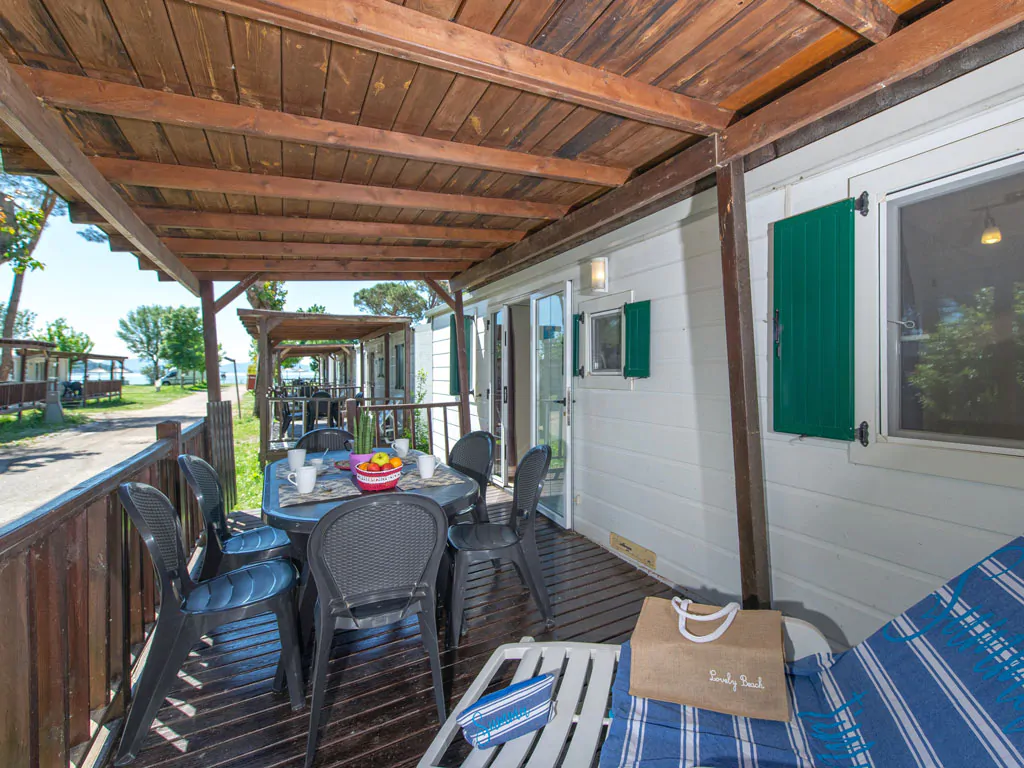 camping-village-punta-navaccia-mobile-home-deluxe-exterior-terrace-view