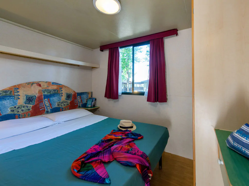 camping-village-punta-navaccia-mobile-home-interior-bedroom-double-bed-view