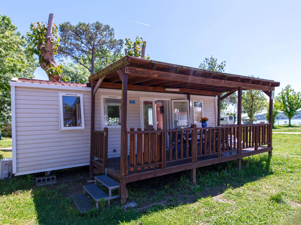 camping-village-punta-navaccia-mobile-home-superior-deluxe-exterior-mobile-home-terrace-view