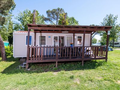 camping-village-punta-navaccia-mobile-home-superior-deluxe-exterior-mobile-home-view