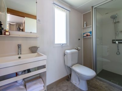 camping-village-punta-navaccia-mobile-home-superior-deluxe-interior-bathroom-sink