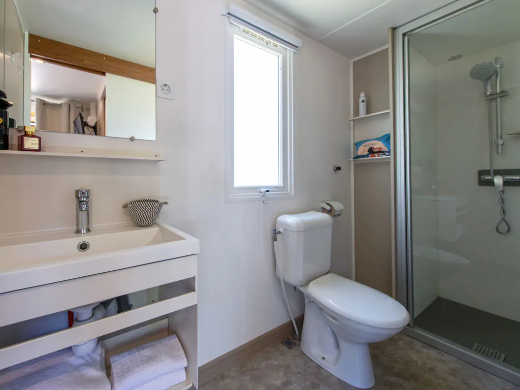 camping-village-punta-navaccia-mobile-home-superior-deluxe-interior-bathroom-sink