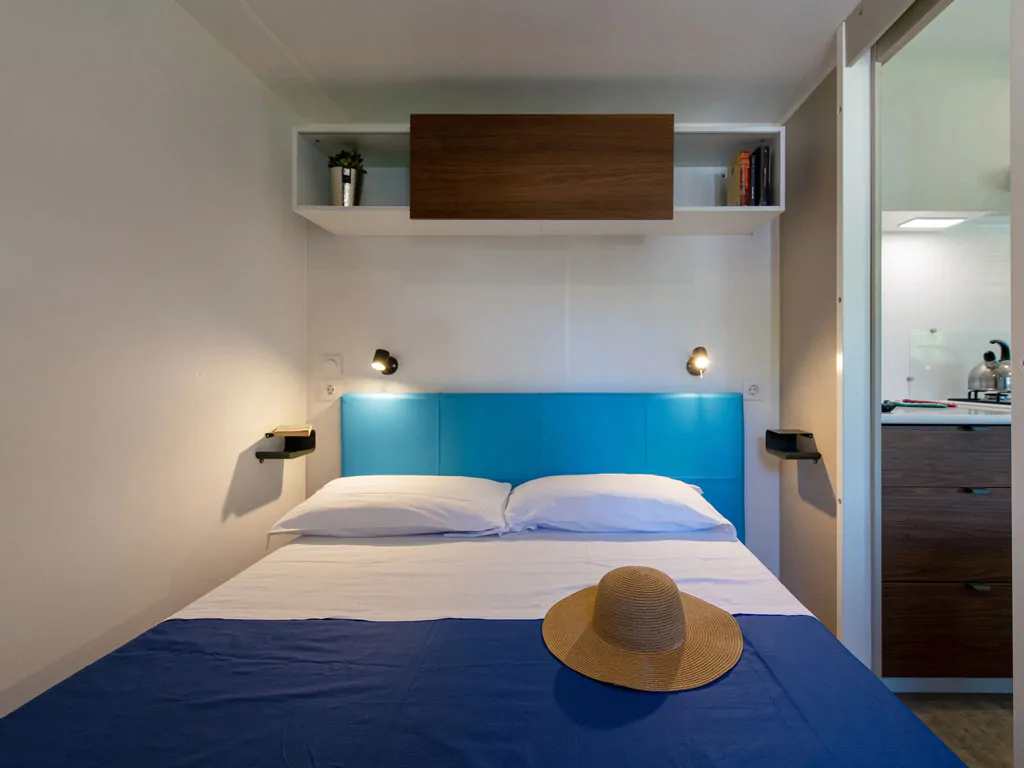 camping-village-punta-navaccia-mobile-home-superior-deluxe-interior-bedroom-double-bed-view