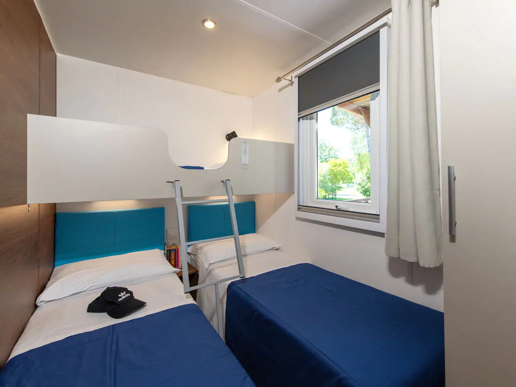 camping-village-punta-navaccia-mobile-home-superior-deluxe-interior-bedroom-single-beds-and-bunk-bed