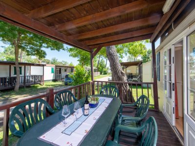 camping-village-punta-navaccia-mobile-home-superior-exterior-terrace-table