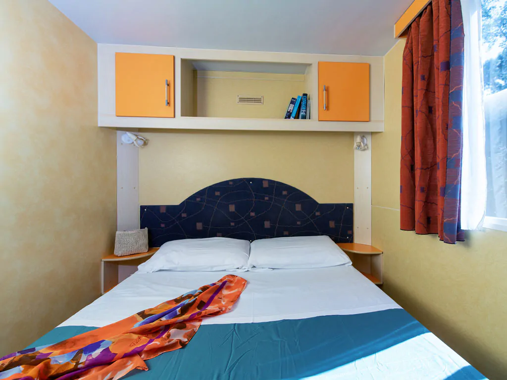 camping-village-punta-navaccia-mobile-home-superior-interior-bedroom-double-bed-view