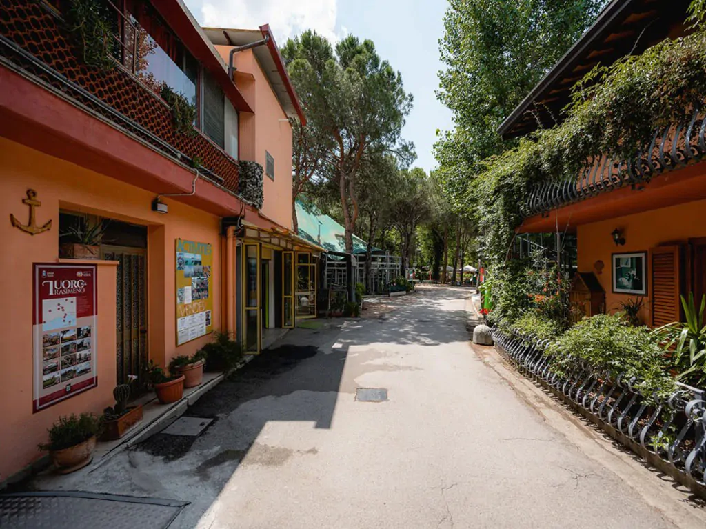 camping-village-punta-novaccia-campsite-street