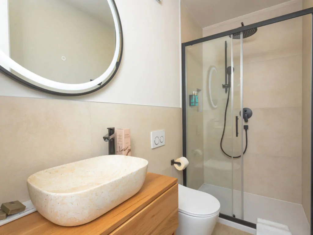campsite-jasenovo-maris-oasis-lodge-villa-interier-bathroom