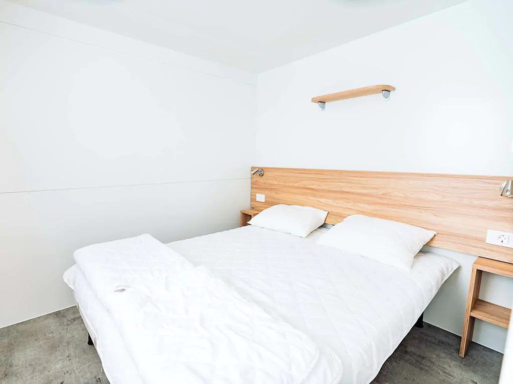 campsite-lanterna-mobile-home-interier-bedroom-double-bed