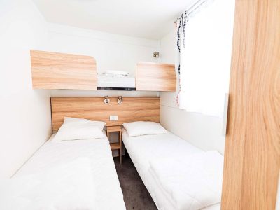 campsite-lanterna-mobile-home-interier-bedroom-single-beds
