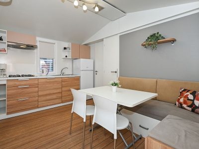 campsite-park-soline-mobile-home-dalmacija-four-plus-two-interier-kitchen