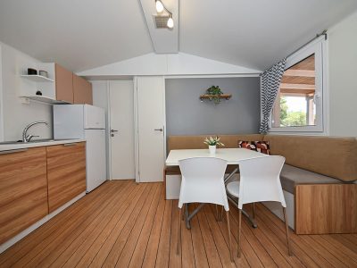 campsite-park-soline-mobile-home-dalmacija-four-plus-two-interier-livingroom