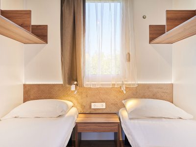 campsite-park-umag-mobile-home-luxury-s-interier-bedroom-single-beds