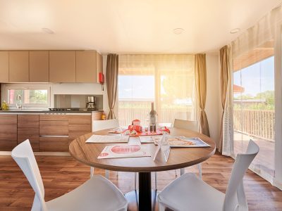 campsite-park-umag-mobile-home-luxury-s-interier-dinning-table