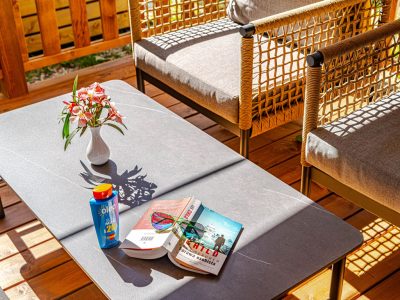 campsite-perna-mobile-home-comfort-exterier-terrace-table