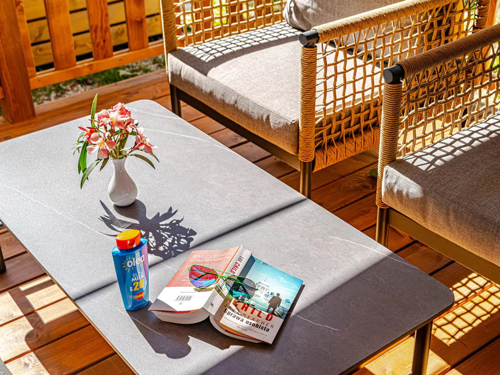 campsite-perna-mobile-home-comfort-exterier-terrace-table