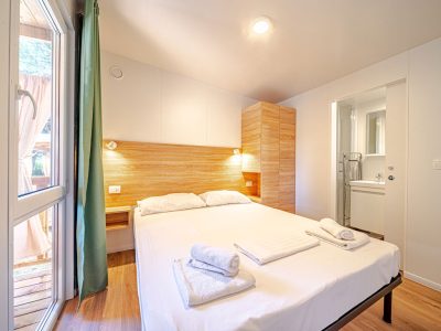 campsite-perna-mobile-home-comfort-interior-bedroom-double-bed