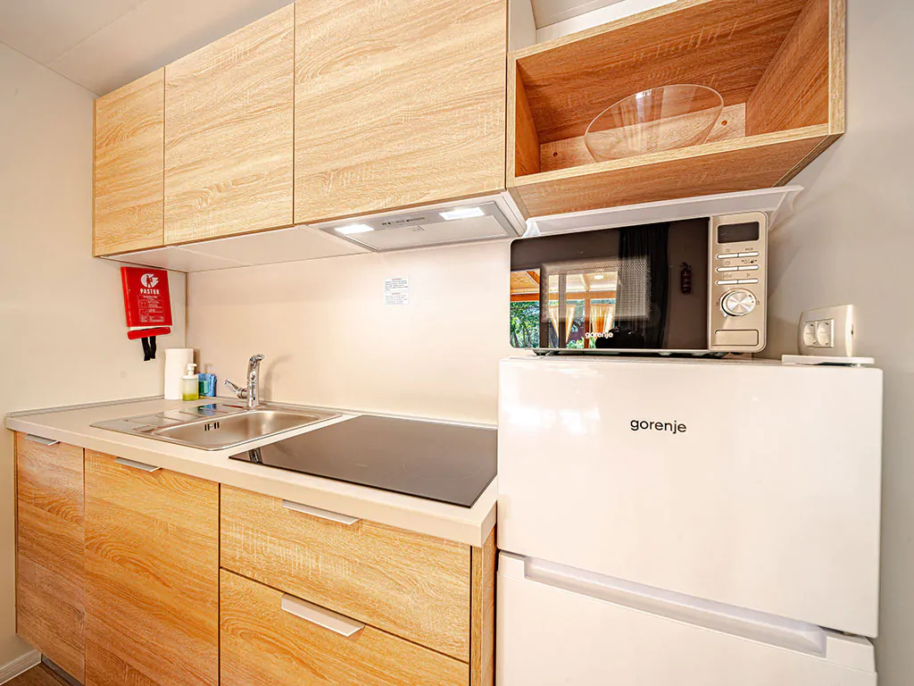 campsite-perna-mobile-home-comfort-plus-interier-kitchen