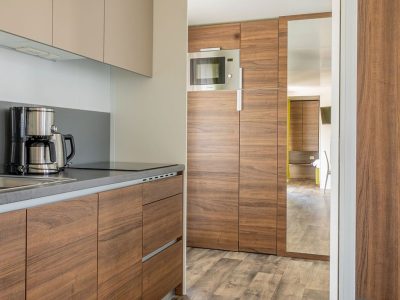 campsite-terme-catez-mobile-home-luxus-plus-r-interier-kitchen-view