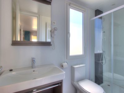 campsite-terme-catez-mobile-home-luxus-ra-interier-bathroom
