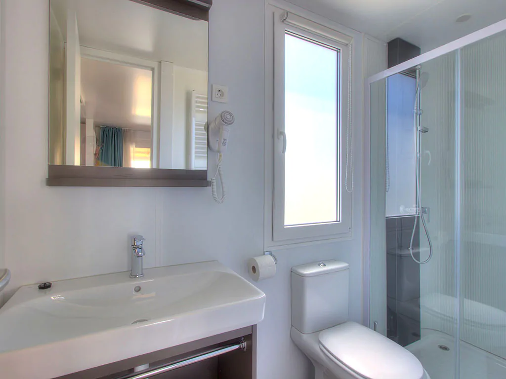 campsite-terme-catez-mobile-home-luxus-ra-interier-bathroom
