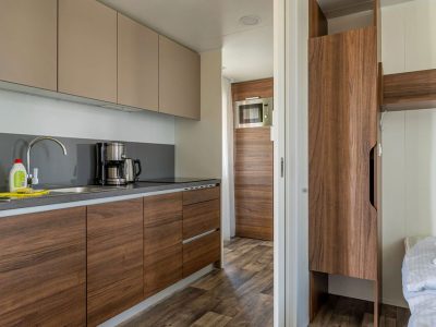 campsite-terme-catez-mobile-home-luxus-ra-interier-kitchen