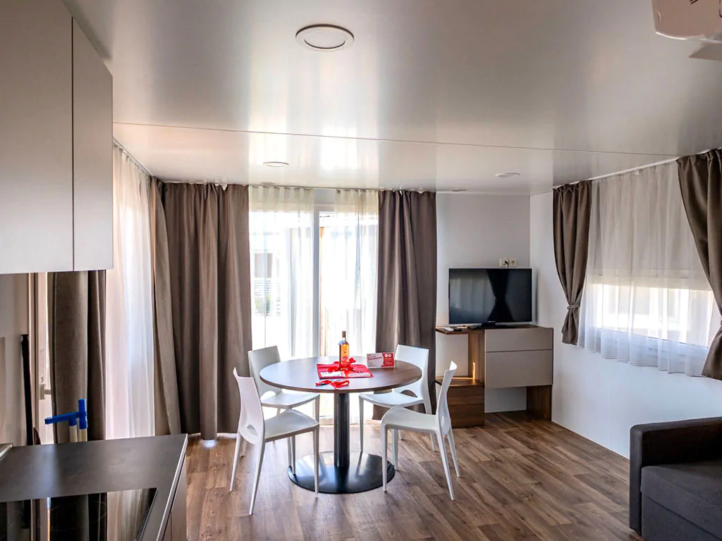 campsite-terme-catez-mobile-home-luxus-s-interier-dinning-table