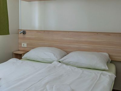 campsite-terme-catez-mobile-home-premium-plus-j-interier-bedroom-double-bed