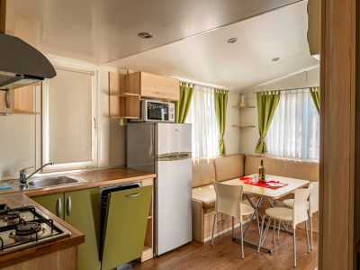 campsite-terme-catez-mobile-home-premium-plus-j-interier-kitchen