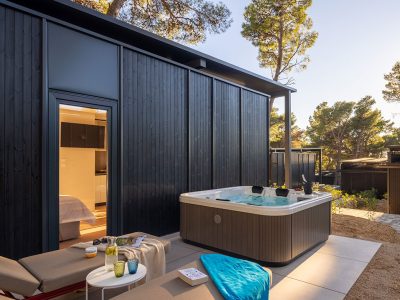 pinadria-camping-resort-glamping-escape-with-private-jacuzzi-exterier-jacuzzi