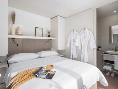 pinadria-camping-resort-glamping-escape-with-private-jacuzzi-interier-double-bed