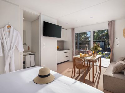 pinadria-camping-resort-glamping-escape-with-private-jacuzzi-interier-living-room