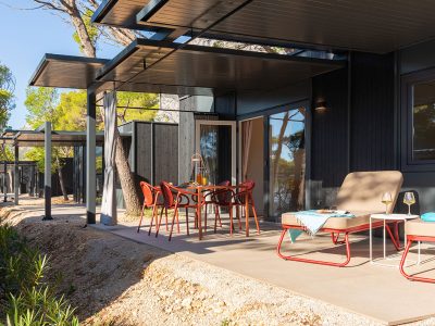 pinadria-camping-resort-mobile-home-comfort-holiday-home-exterier-mobile-home-terace-2