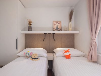 pinadria-camping-resort-mobile-home-comfort-holiday-home-interier-bedroom-single-beds-2