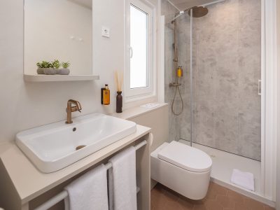 pinadria-camping-resort-mobile-home-premium-holiday-home-interier-bathroom