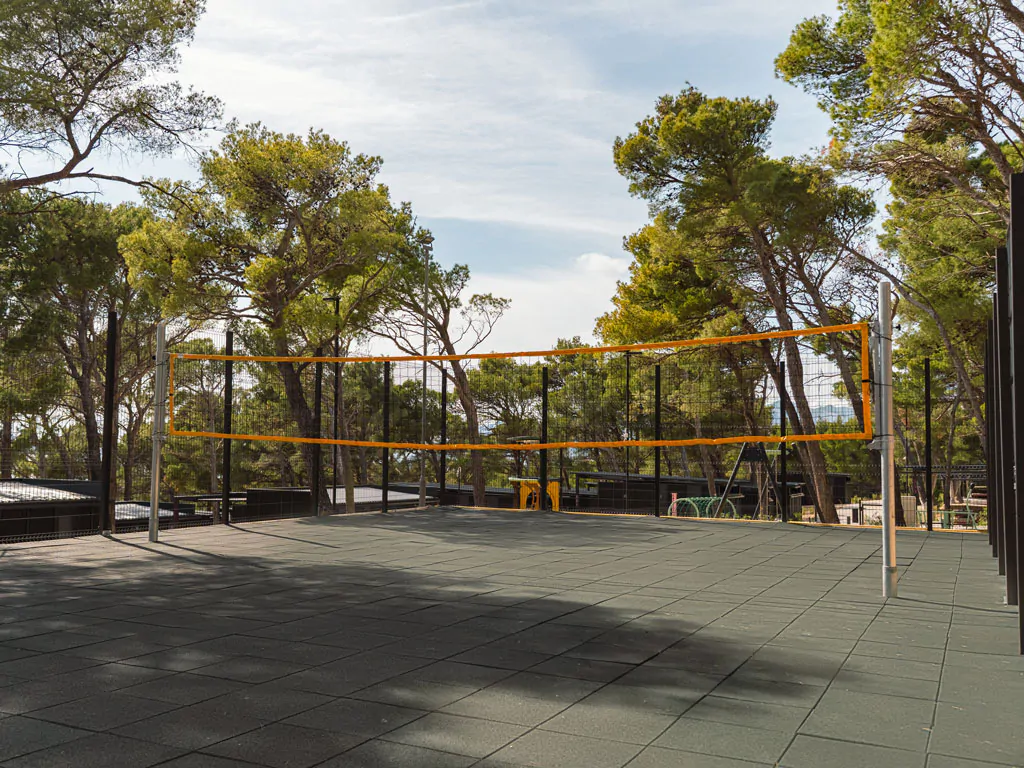 pinadria-camping-resort-activities-volleyball