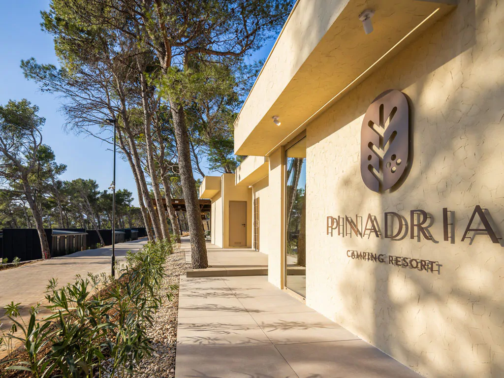 pinadria-camping-resort-exterior